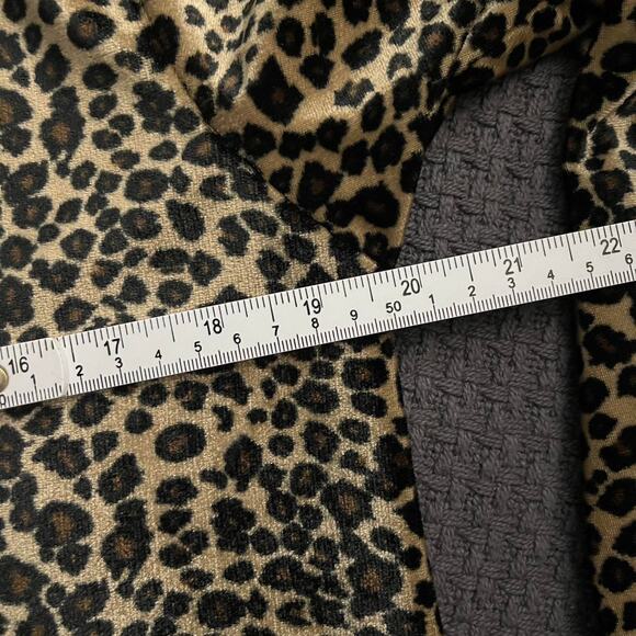 Vintage Leopard print velvet button collared v neck long sleeve top size small - Picture 7 of 7